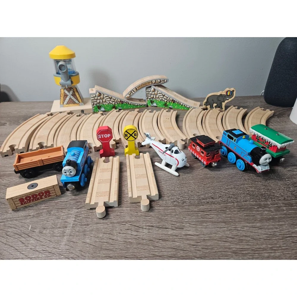 Thomas & Friends Wooden Railway Water Tower Figure and Extras